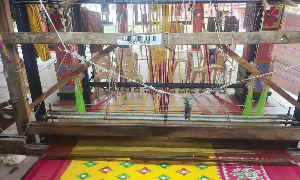 Handloom Artisans Present Pochampally: A Cultural Treasure