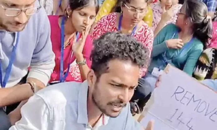 JNTU students in Hyderabad protest against substandard food and restrictions on girls