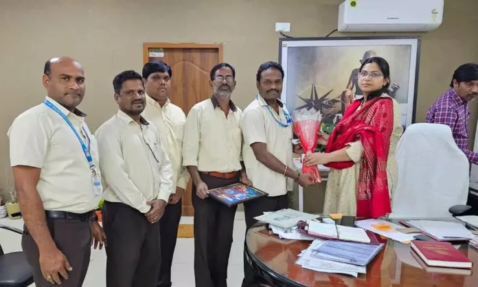 Kukatpally Zonal Commissioner Abhilash Abhinav officially starts his duty and is warmly greeted