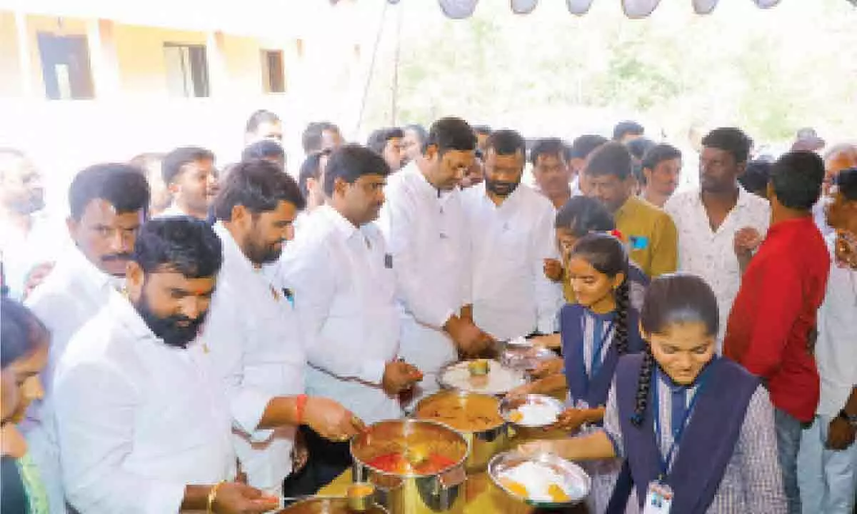 Mahabubnagar: Anirudh's Generosity Helps Underprivileged College Students