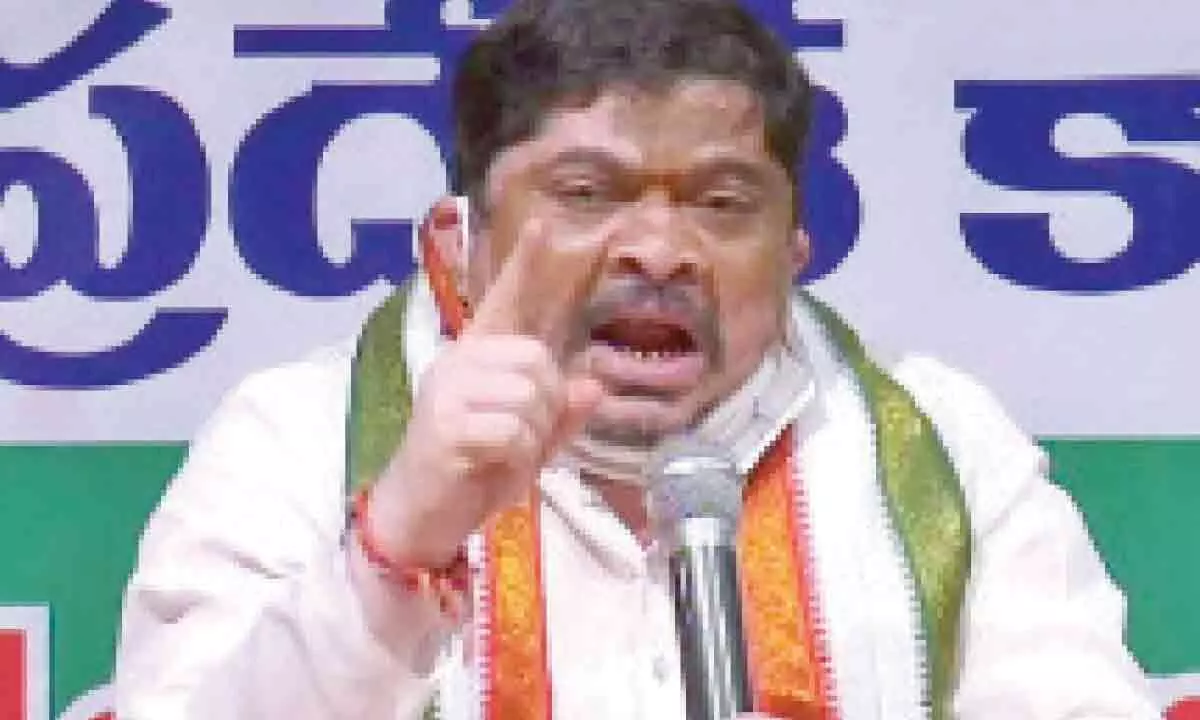 Ponnam Prabhakar urges not to cut off power supply to salons and laundries in Hyderabad