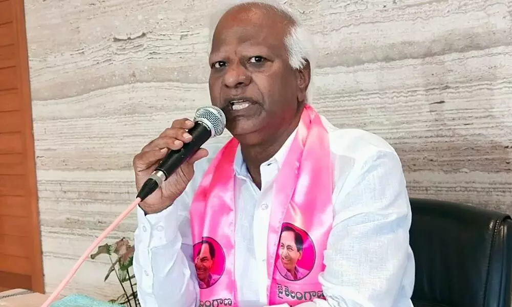 Srihari raises concerns over CM's meetings at MCRHRD