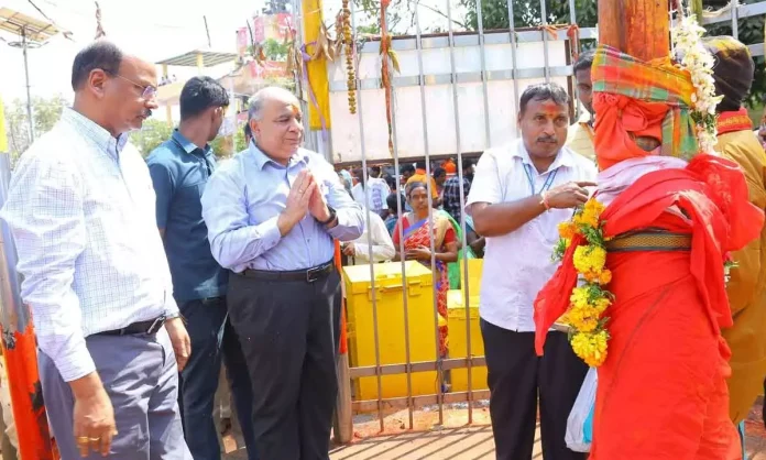 DGP Ravi Gupta makes a visit to Sammakka Saralamma Jatara