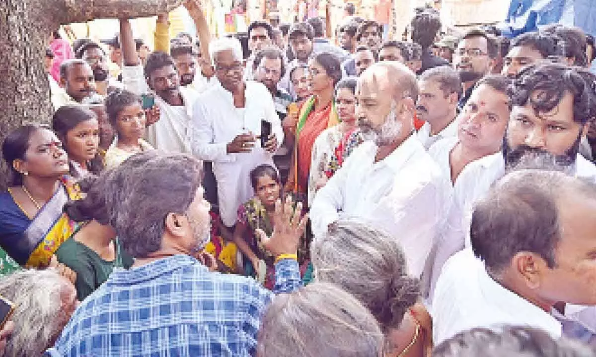 Bandi's visit to Chengicherla marred by tension