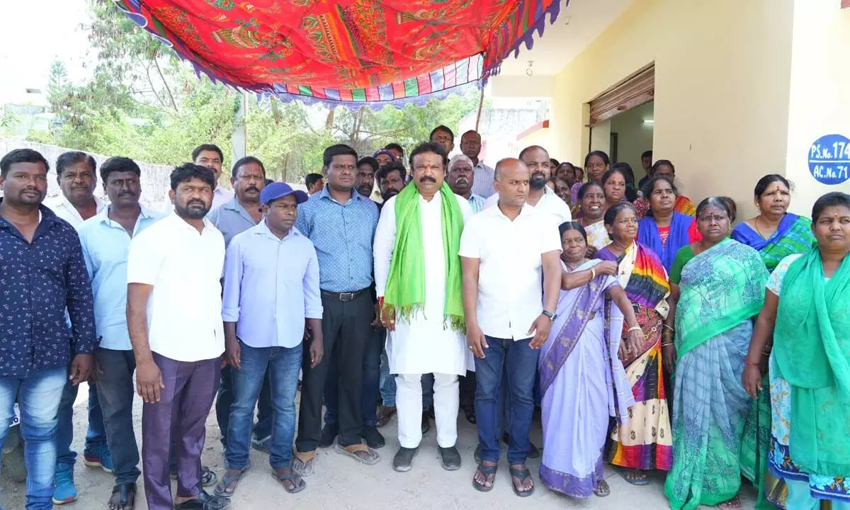 Congress leader Ganesh visits Ward 7 in Cantonment constituency