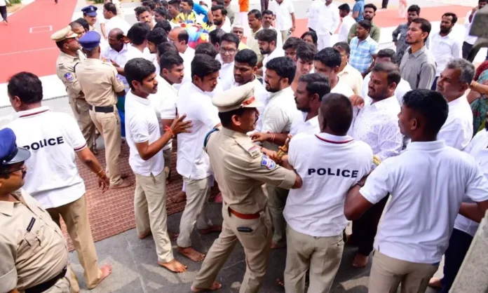 Congress leaders involved in scuffle with police after being denied entry with Chief Minister