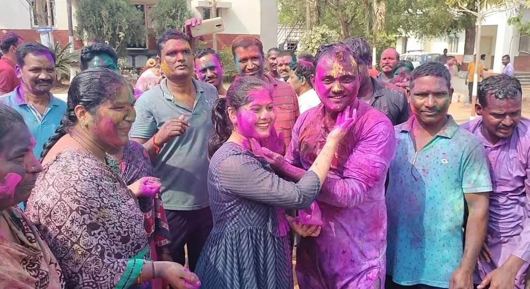 District police headquarters celebrates Holi