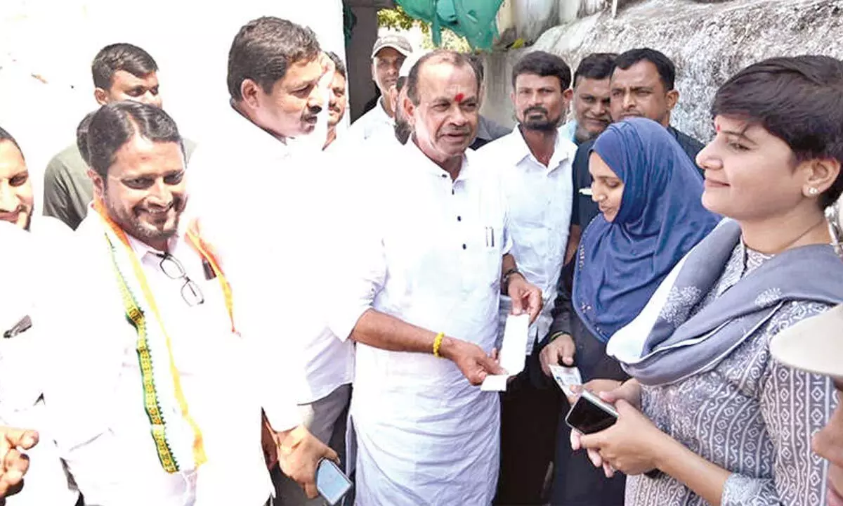 Komatireddy embarks on a rapid tour of the district