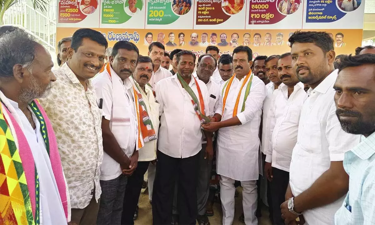 Leaders from BRS in Undyala district switch allegiance to Congress