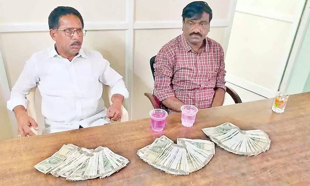 Town Planning Officer apprehended for accepting bribe