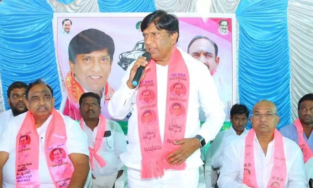 Vinod Kumar accuses Bandi of neglecting development in Karimnagar