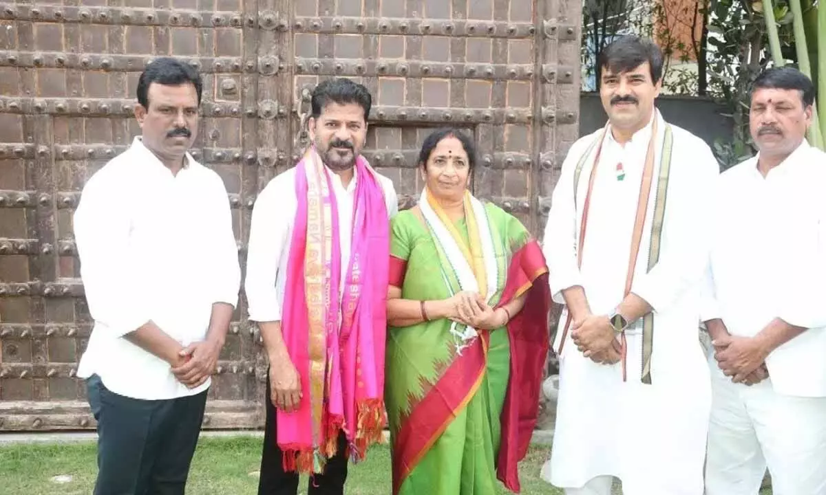 Yet another blow to BRS as Mahabubnagar ZP chairperson defects to Congress