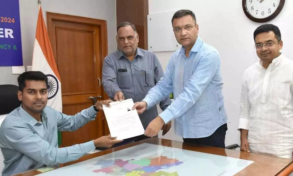 Akbaruddin submits nomination papers as a backup candidate for Asad in Hyderabad Lok Sabha constituency