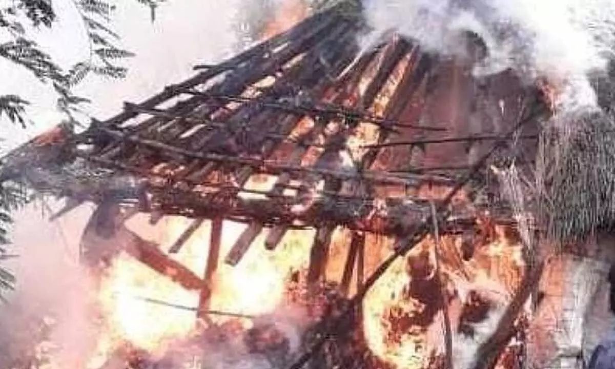 Electric shock causes huts to catch fire