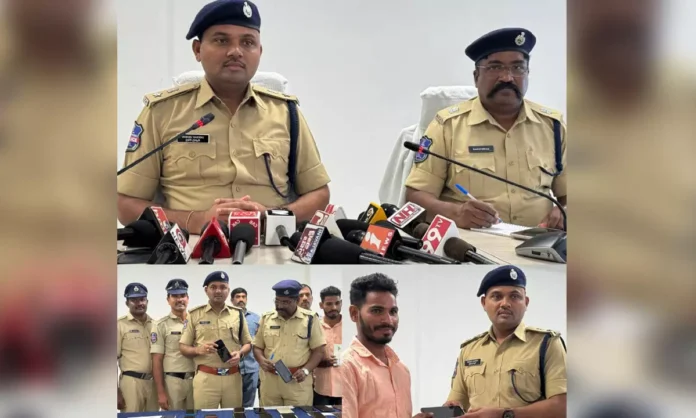 SP Gaikwad Vaibhav Raghunath Returns Lost Cell Phone to 52 Owners