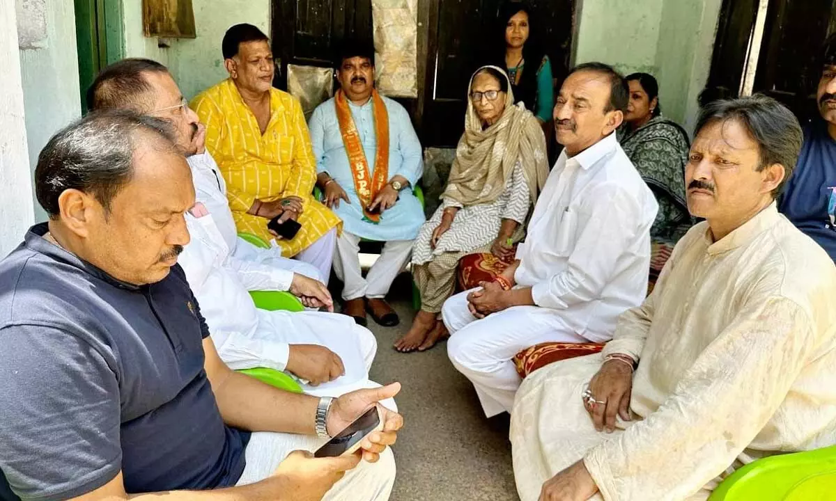 BJP National Executive Member Eatala Rajender Visits Family of Shehnai Maestro Ustad Bismillah Khan in Varanasi