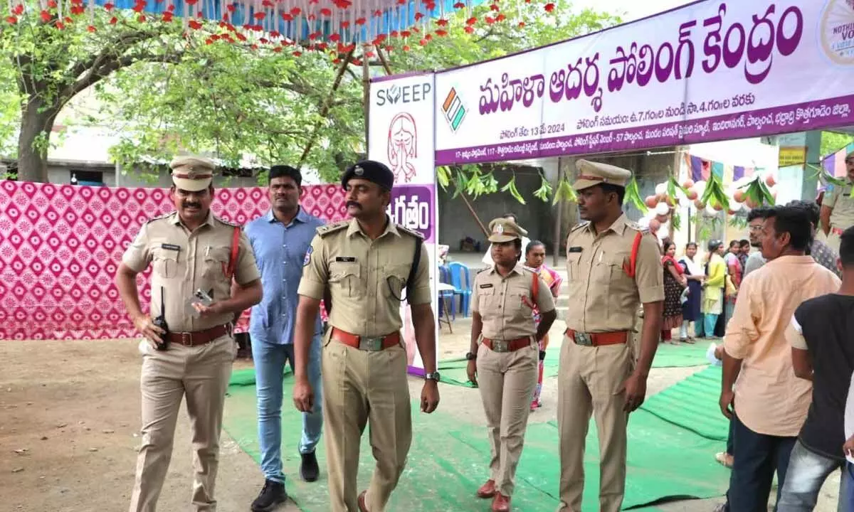 District SP Rohit Raju conducted inspections of polling patterns at multiple polling centers within the district.