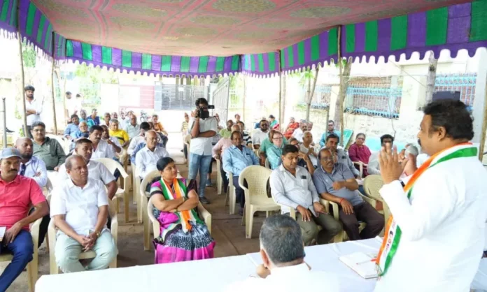 Leaders of Secunderabad cantonment colony meet with Congress candidates