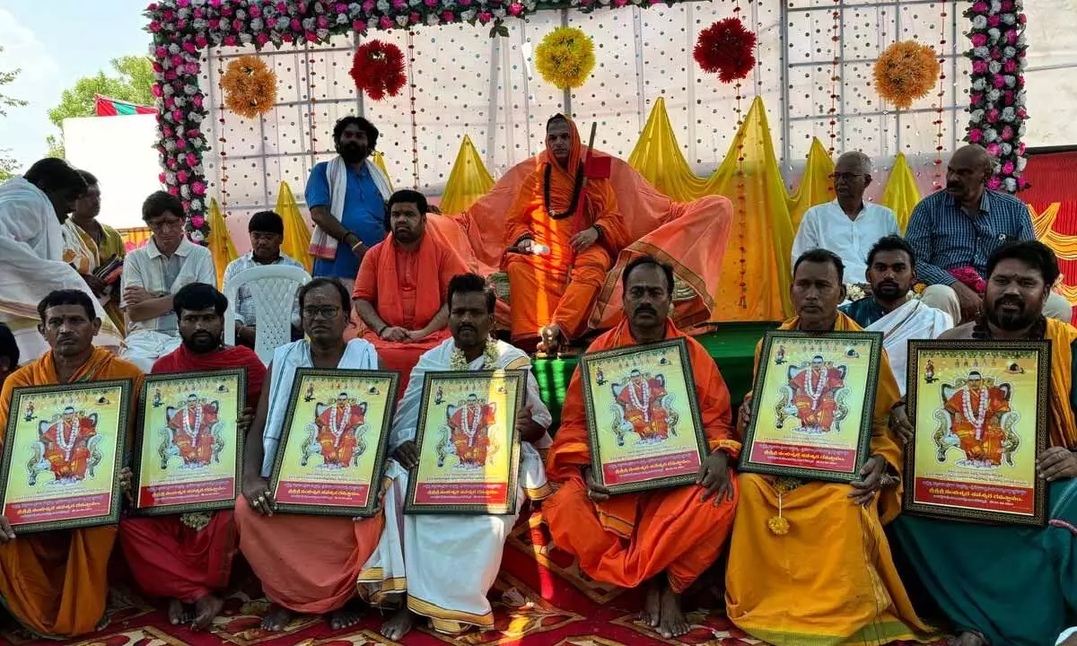 Ujjain President Performs Special Rudrabhishek Pooja to Lord Shiva in Vaddeman