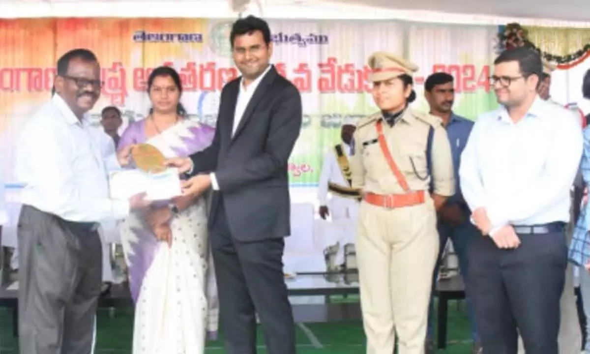 Gadwal hosts grand celebrations for Telangana state formation day