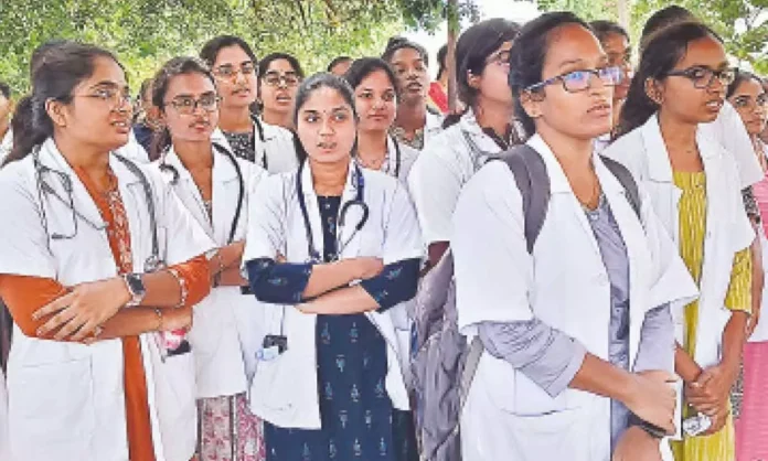 Government accepts demands of junior doctors, ending strike