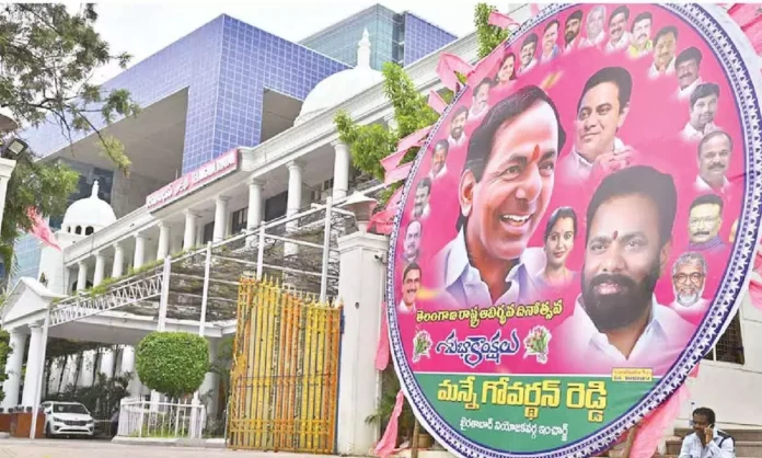 Impact of Zero LS Seat: 10 BRS MLAs Considering Switching to Congress