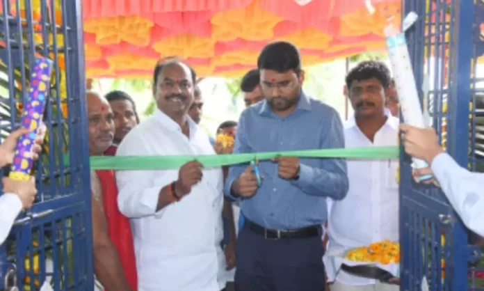 DC Inaugurates Mahatma Jyoti Rao Phoole Women's Degree College in Dharur