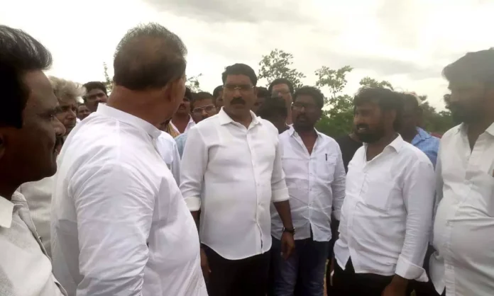 Former MLA Sampath Kumar has taken on the initiative of Mallamma Kunta.