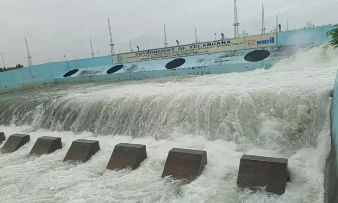 Kharif Crops Receive Water from Kaleshwaram