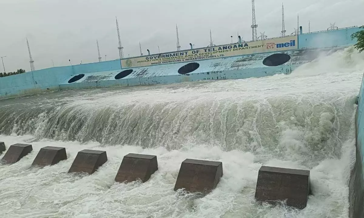 Kharif Crops Receive Water from Kaleshwaram