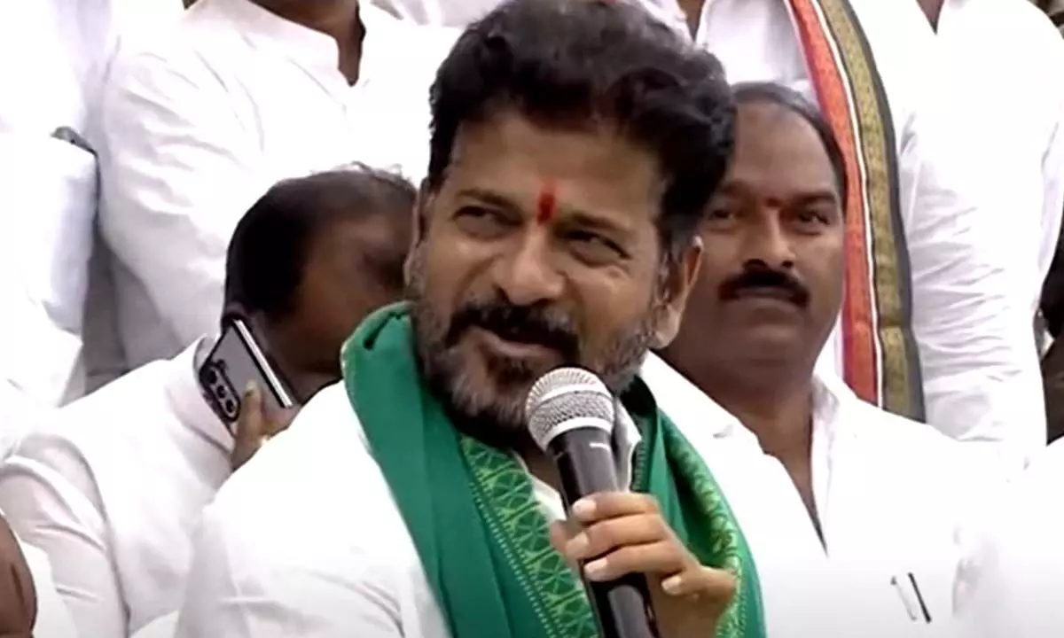 Revanth Reddy Hands Out 'Katamayya Protection Kits' to Toddy Tappers