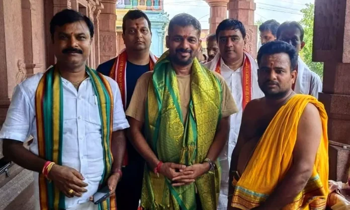 Brother of Chief Minister Visits Jogulamba Temple