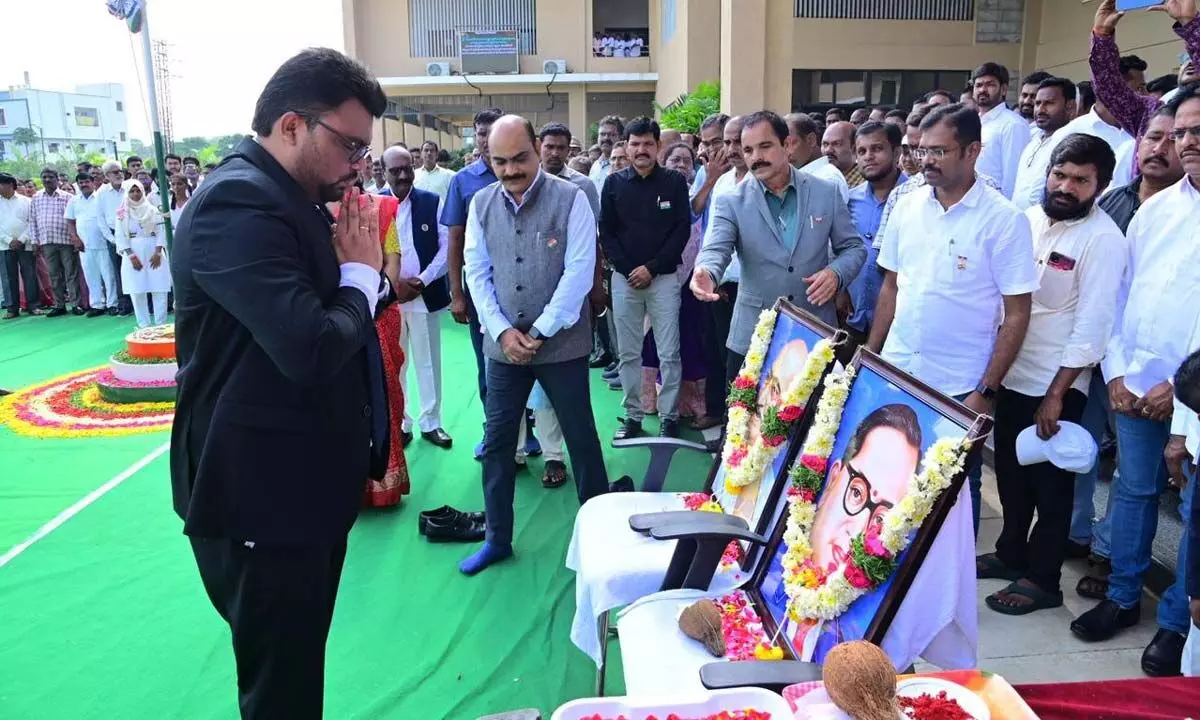 Collector Badavath Santosh Urges Youth to Take Inspiration from Freedom Fighters' Lives