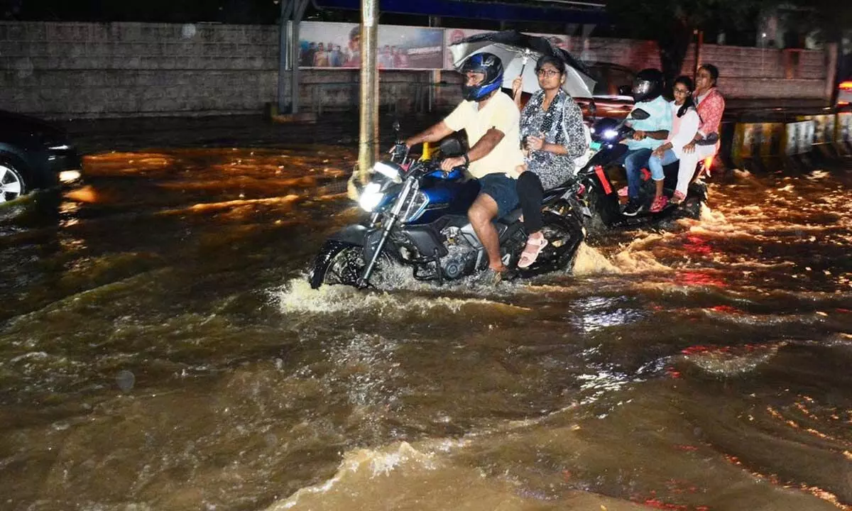 Heavy Rains and Strong Winds Hit Various Areas of Hyderabad