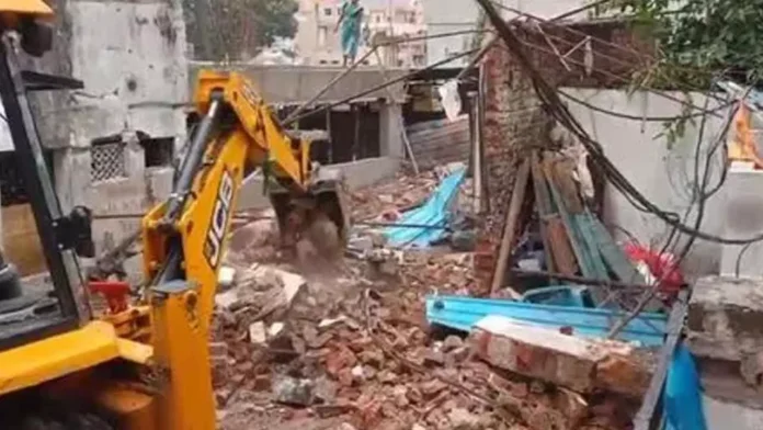 HYDRAA Takes Down Illegal Structures at Gaganpahad