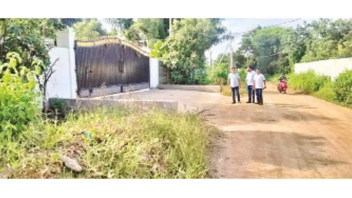 Janwada Farmhouse Faces Scrutiny from Officials, Once Again