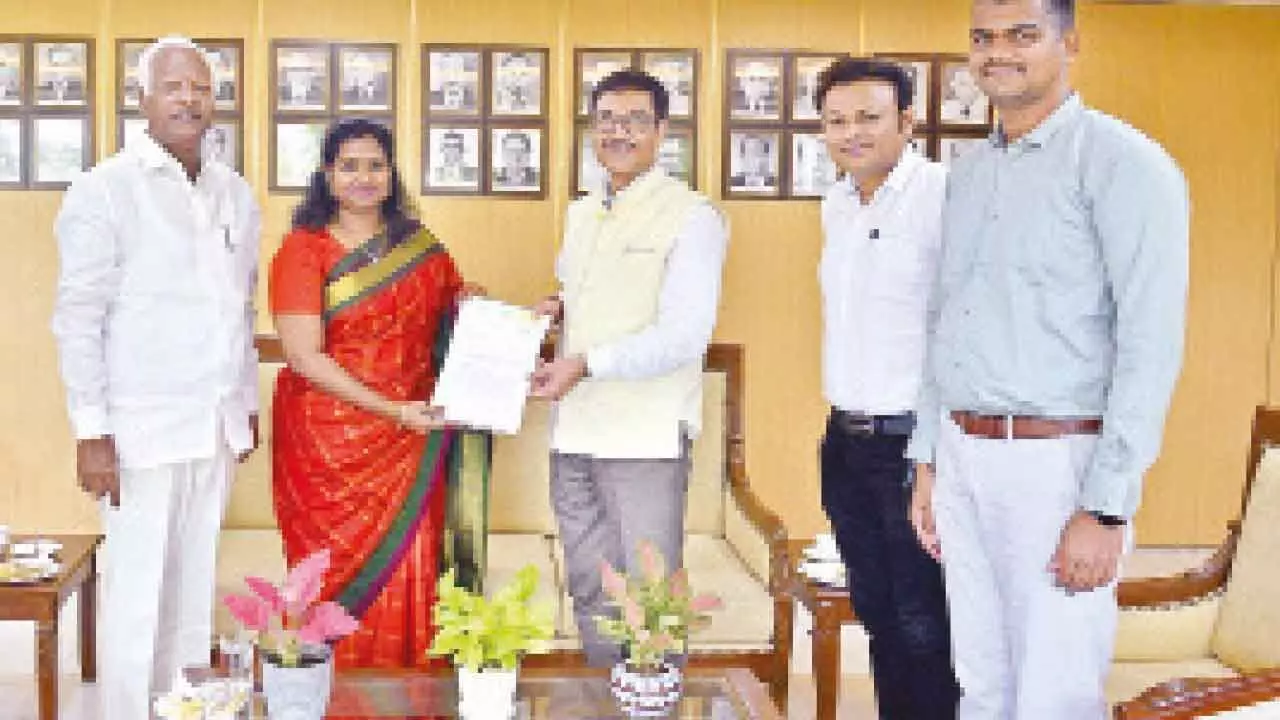 Kavya and Srihari Discuss Pending Railway Projects with SCR General Manager