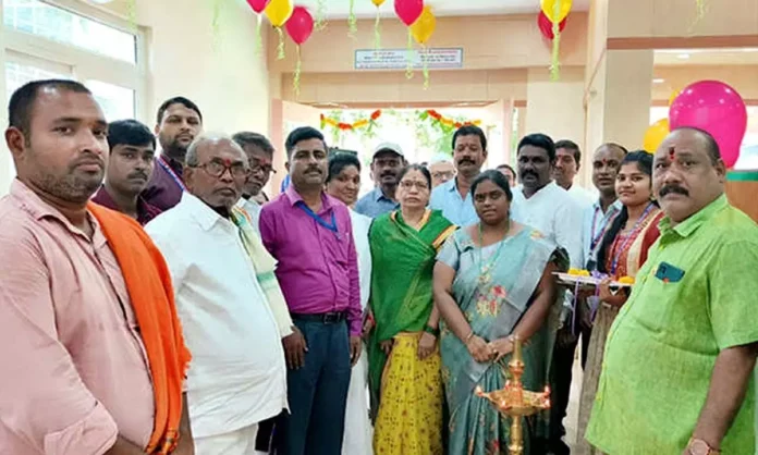 Municipal Chief Inaugurates Gayatri Cooperative Bank