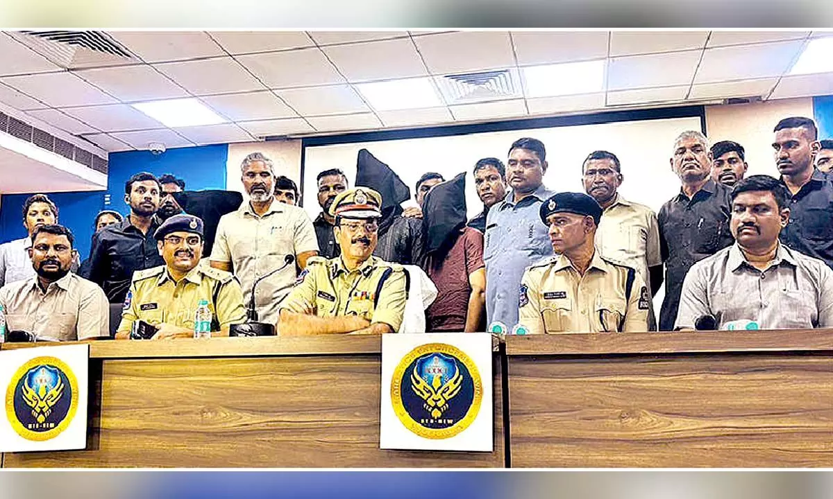 Nigerian and Two Others Arrested with Drugs Valued at Rs 1.1 Crore