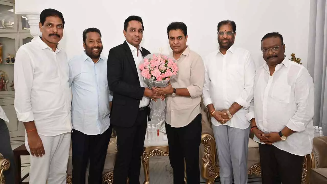 Sri Lankan Minister Meets KTR, Praises Development under BRS Leadership