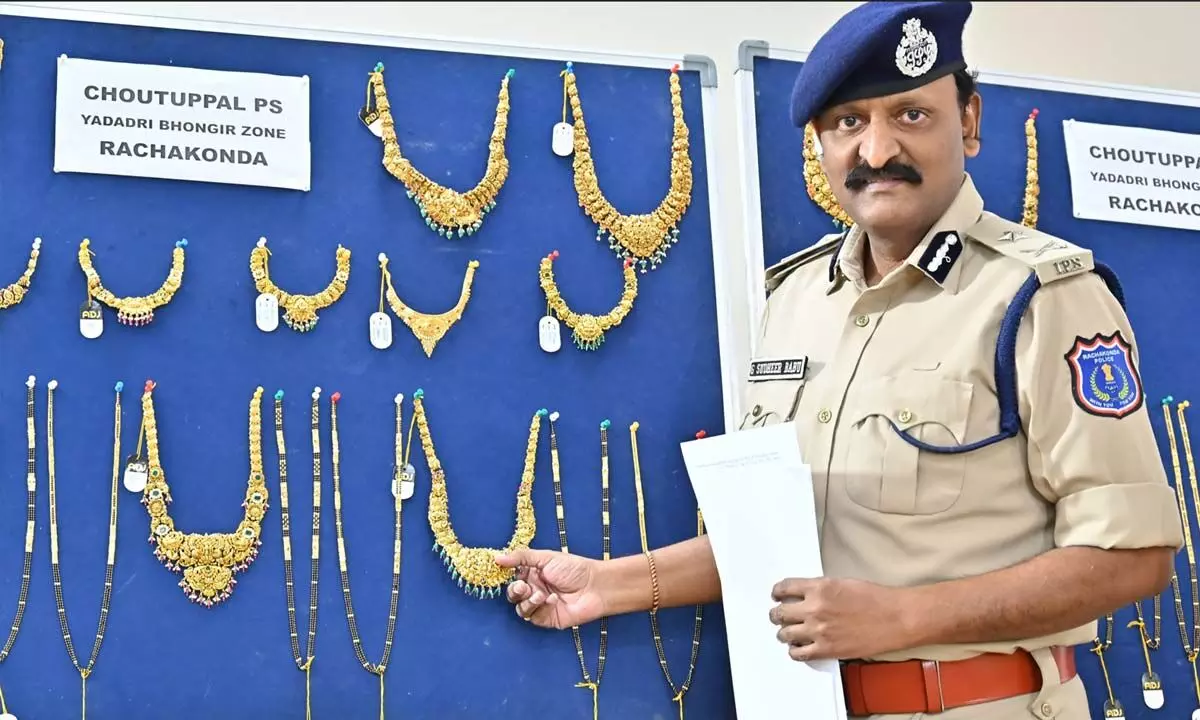 Two Chain Snatchers Arrested in Hyderabad; Recovered Stolen Goods Valued at ₹11 Lakh