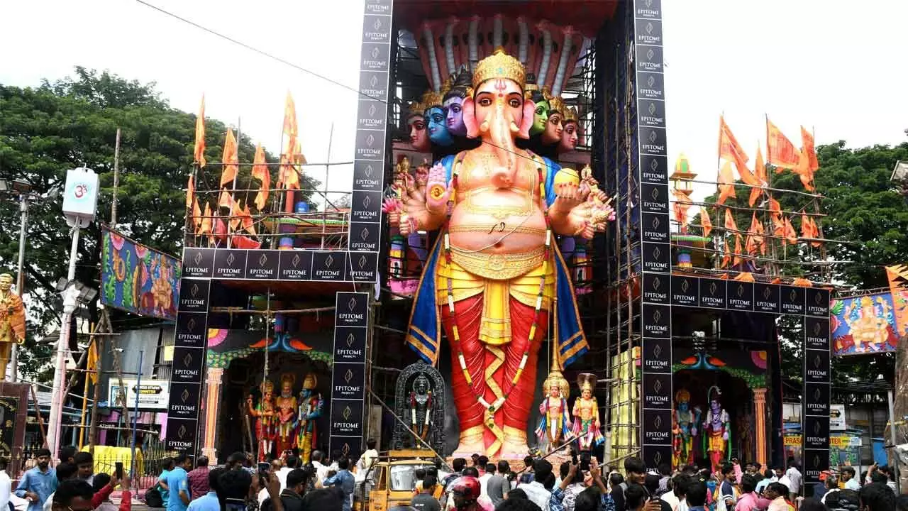 Authorities mandate uninterrupted power supply to Ganesh pandals