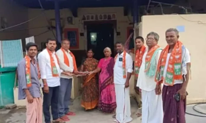 BJP Holds Membership Drive in Sindhanur Village, Ieeza Mandal