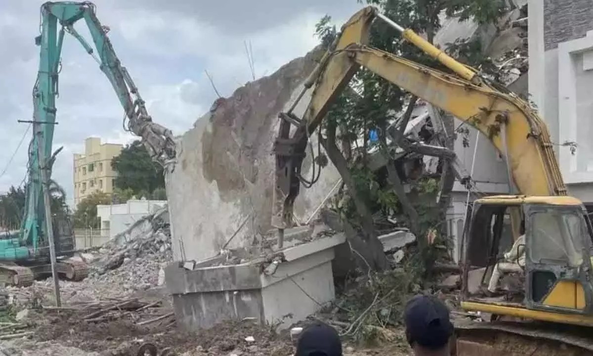 Demolition Operations Begin in Kukatpally and Ameenpur by HYDRA