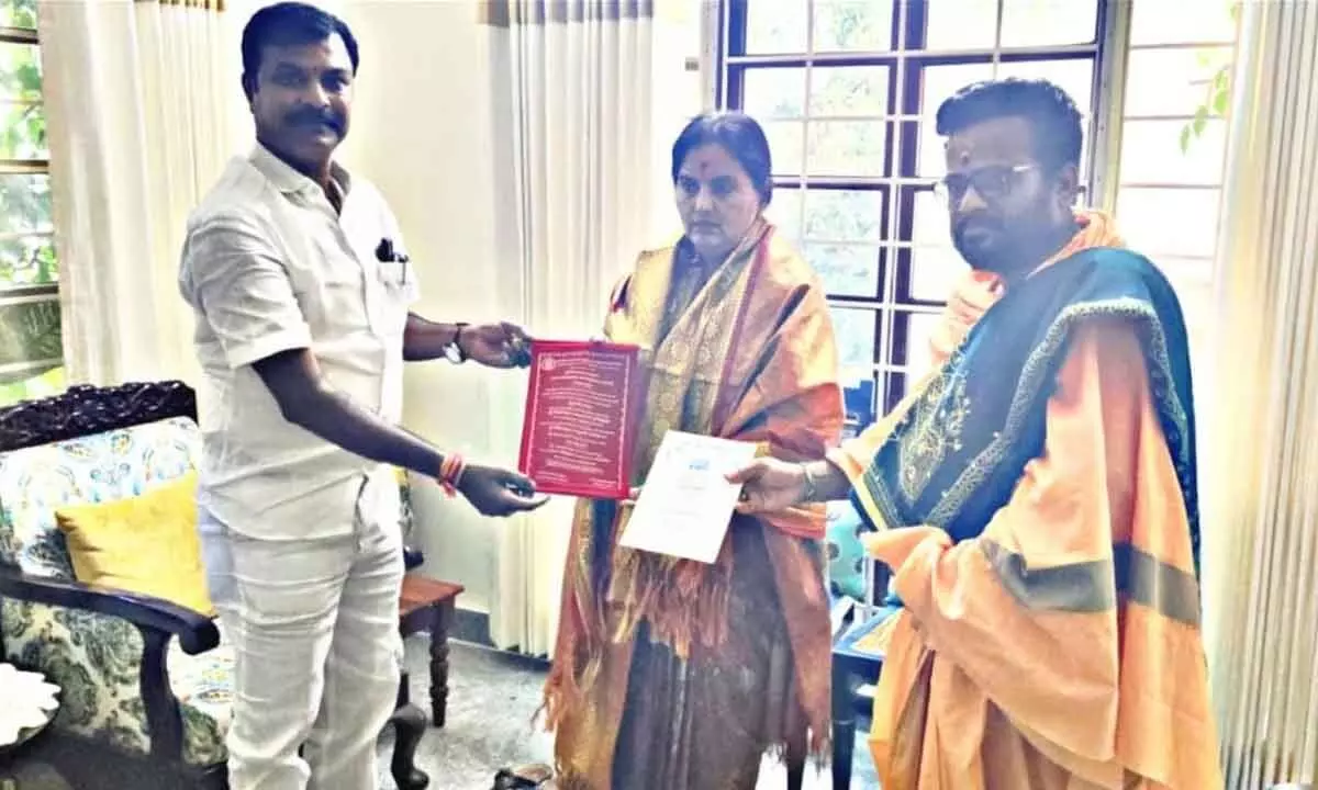 EO Purendhar Kumar Extends Invitation to CS Shantha Kumari and Former MLA Sampath Kumar