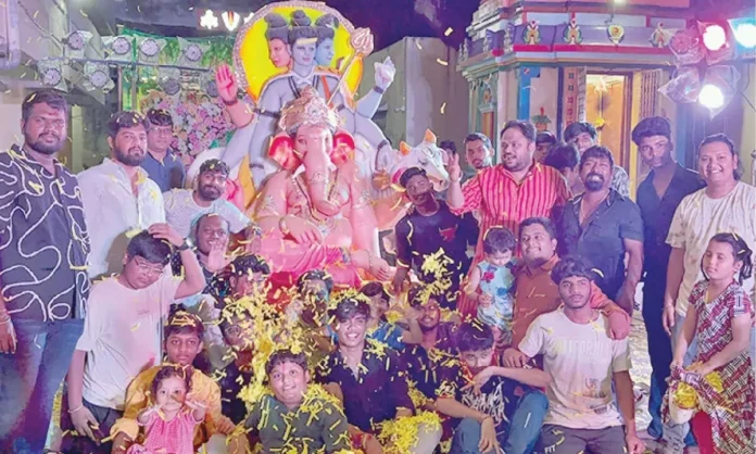 Ganesh Arrivals Marked by Aagaman Yatras Across the City