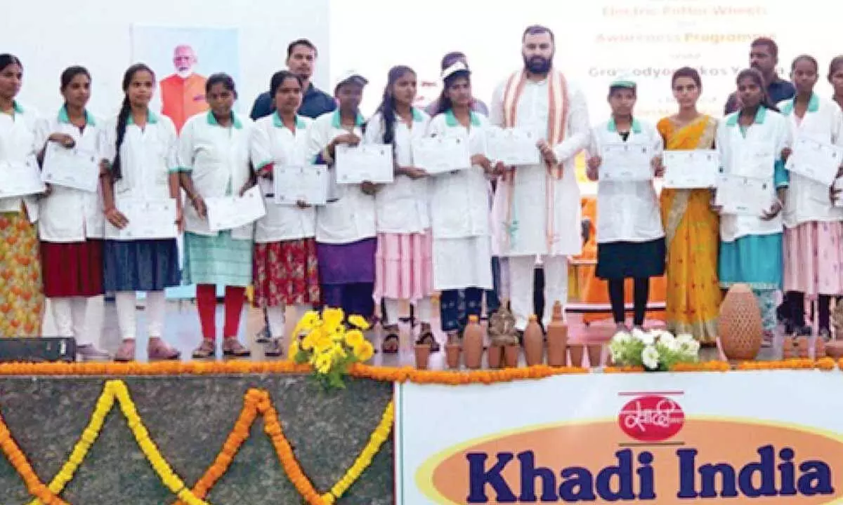 KVIC Chairman Distributes Electric Pottery Wheels Under Gramodyog Vikas Yojana Initiative