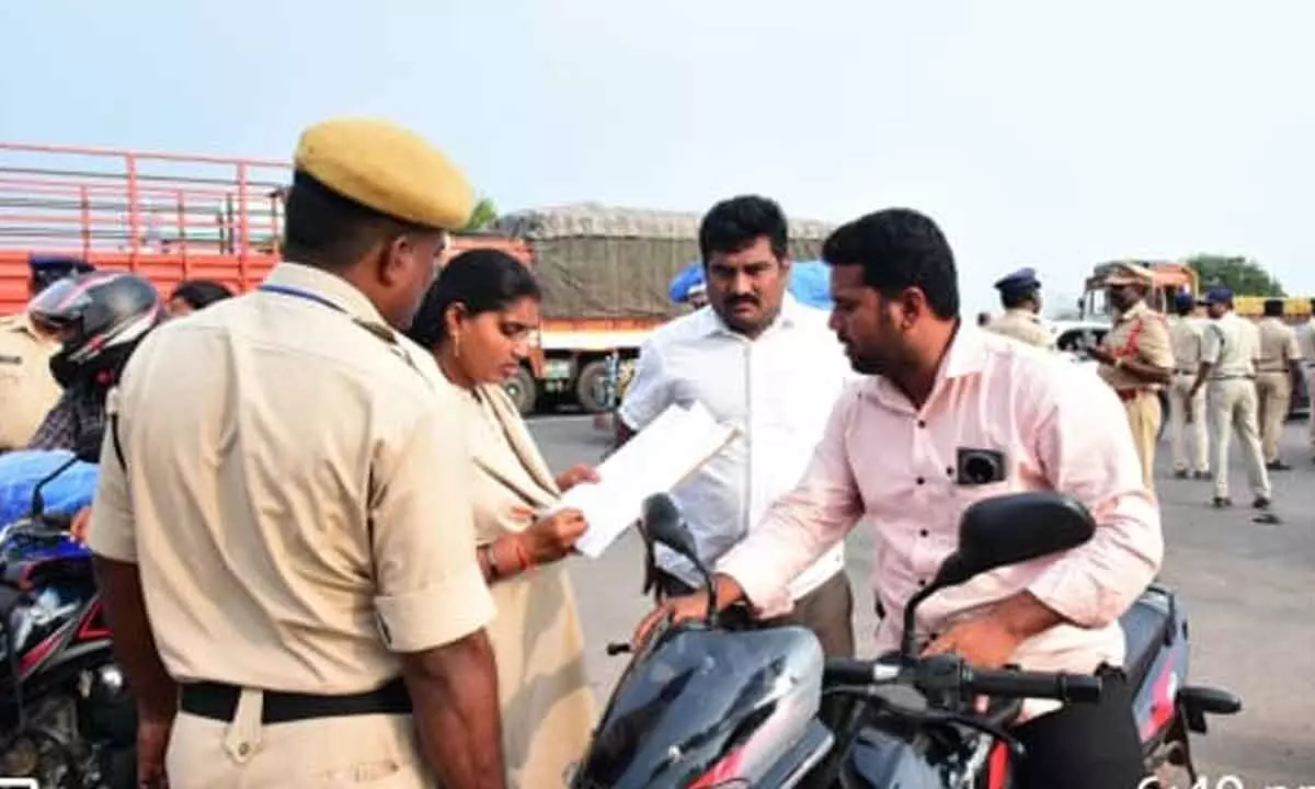 Major Vehicle Inspection Operation Held at Pullur Toll Plaza: Over 200 Police Officers Deployed