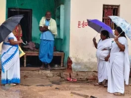 Medical Staff Brave Rains to Conduct Fever Surveys in Wards and Villages