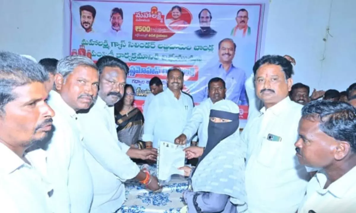 MLA Bandla Krishnamohan Reddy Distributes Mahalakshmi Gas Cylinder Allotment Letters to Thousands of Beneficiaries in Gadwal